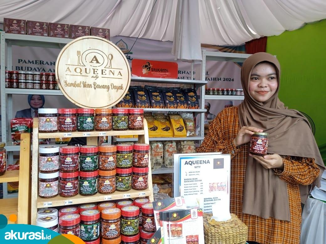 Salah satu tenant UMKM kuliner Kaltim di Halal Food. (Yasinta Erikania Damiartie/Akurasi.id)