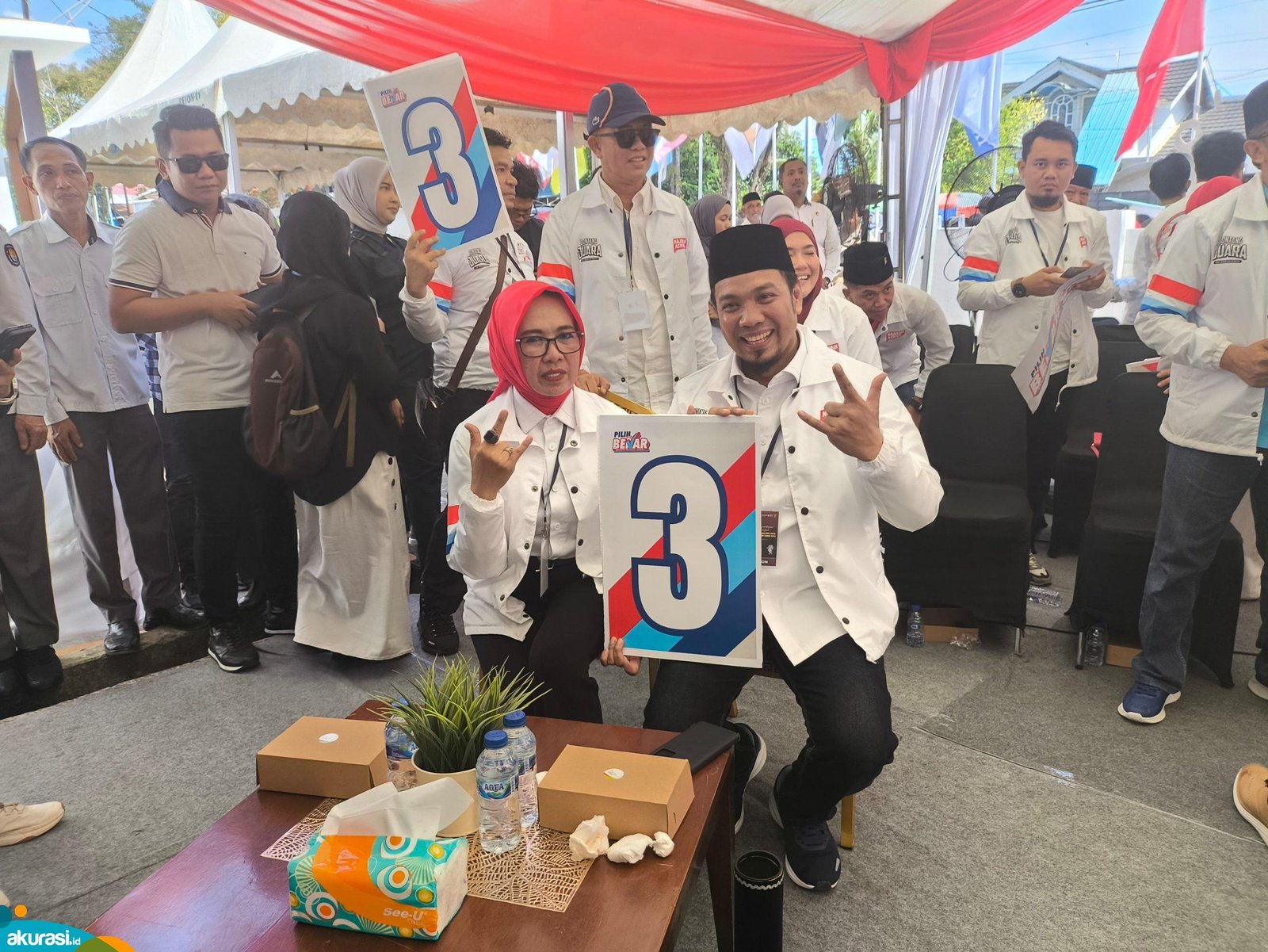 Pasangan calon wali kota dan wakil wali kota Najirah dan Muhammad Aswar mendapatkan nomor urut 3, pada pengundian nomor urut di KPU Bontang, Senin (23/9/2024) pagi. (Dwi Kurniawan Nugroho/Akurasi.id)