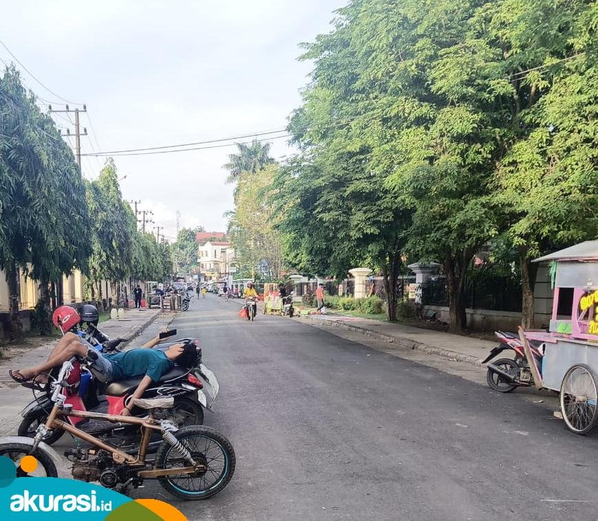 Parkir Liar Teras Samarinda di Jalan Gunung Semeru