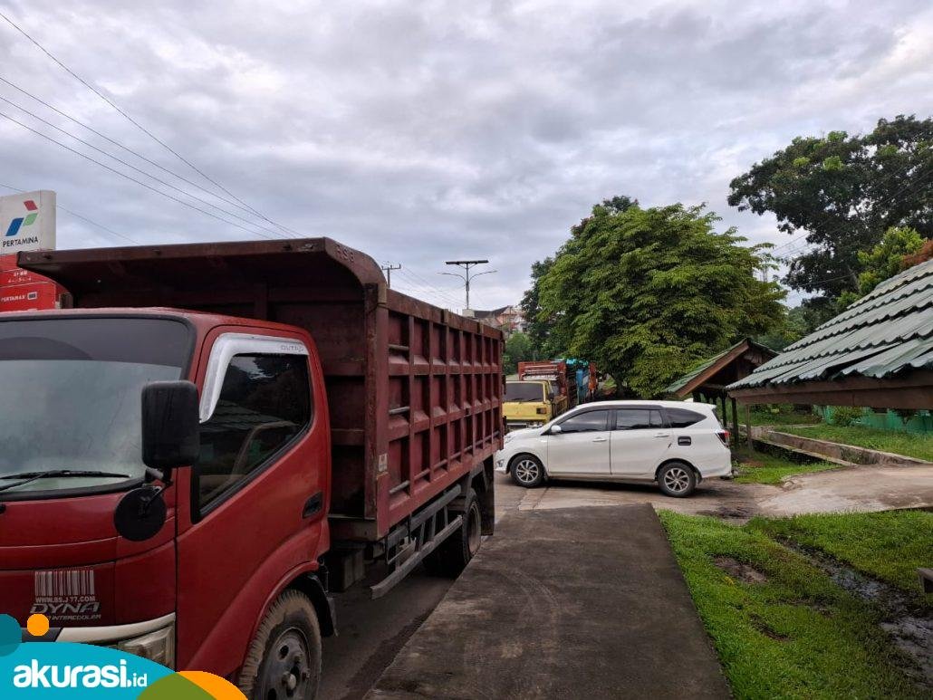 SMA 3 Bontang Keluhkan Antrean Truk BBM di Depan Sekolah