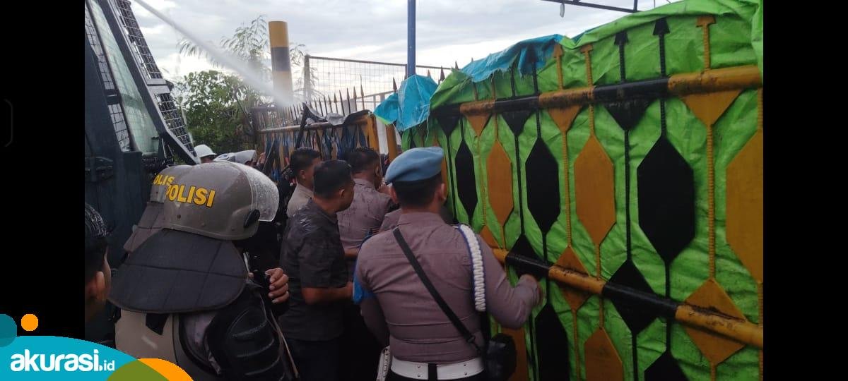 Demonstrasi Aliansi Peduli Nelayan Kerang Dara