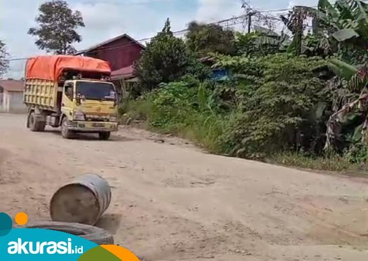 Perda Sudah Ada, Tapi Kenapa Jalan Umum Masih Jadi Lintasan Truk Tambang?