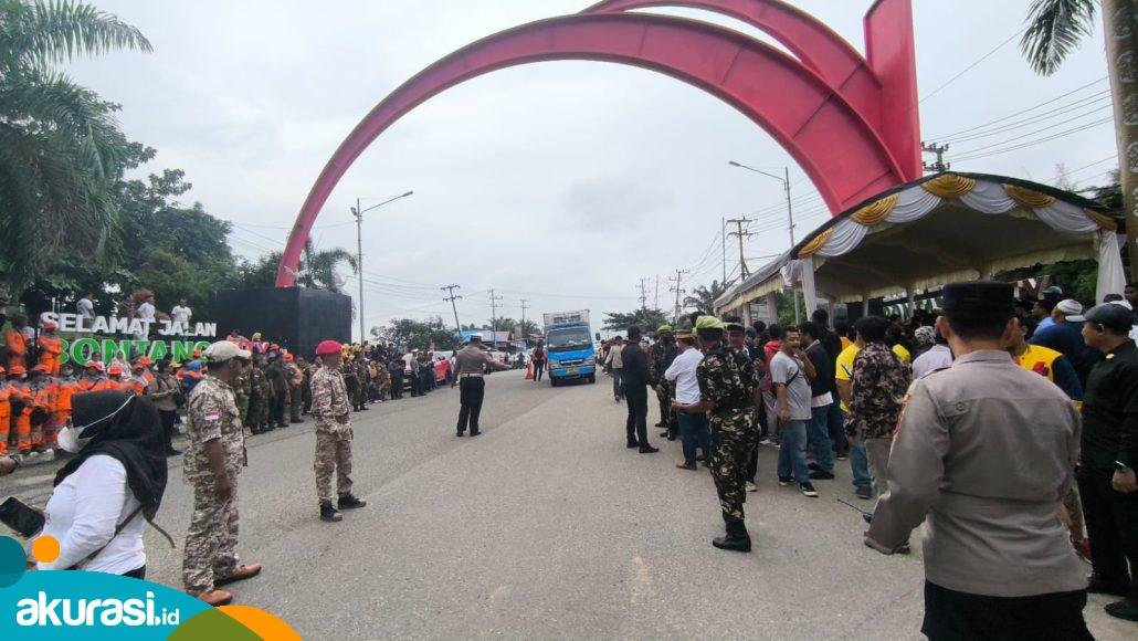 Sambut Wali Kota Bontang, Ratusan Warga Padati Tugu Selamat Datang