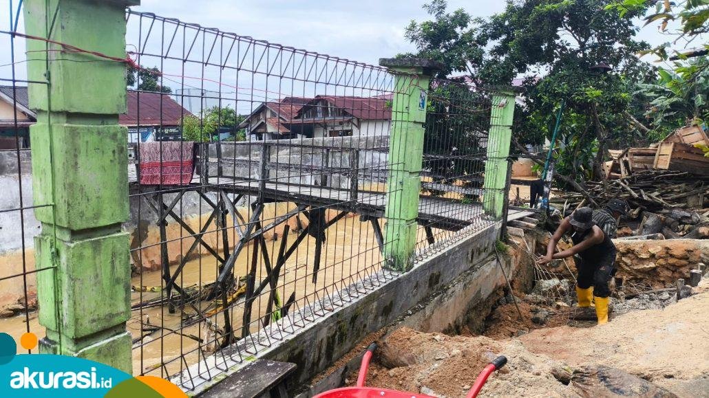 Jembatan Rusak di Gunung Elai