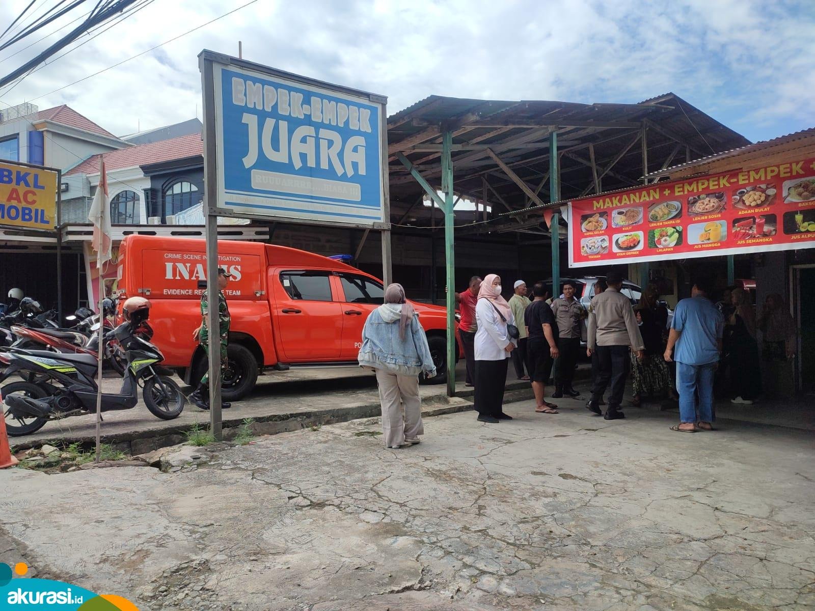 Pemilik Warung Empek-Empek