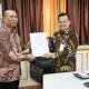 Sekda PPU Tohar saat menerima tim BPK RI Kaltim. (Dok Setkab PPU)