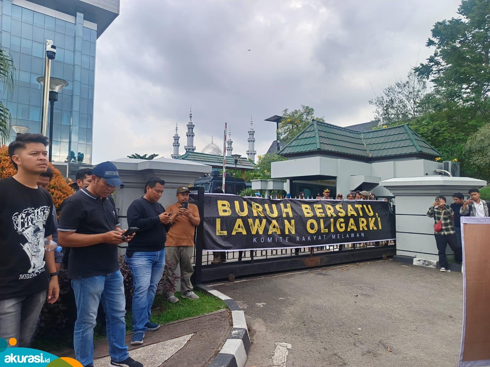 Hari Buruh! Komite Rakyat Berlawan Tagih Janji 100 Hari Kerja Gubernur Kaltim