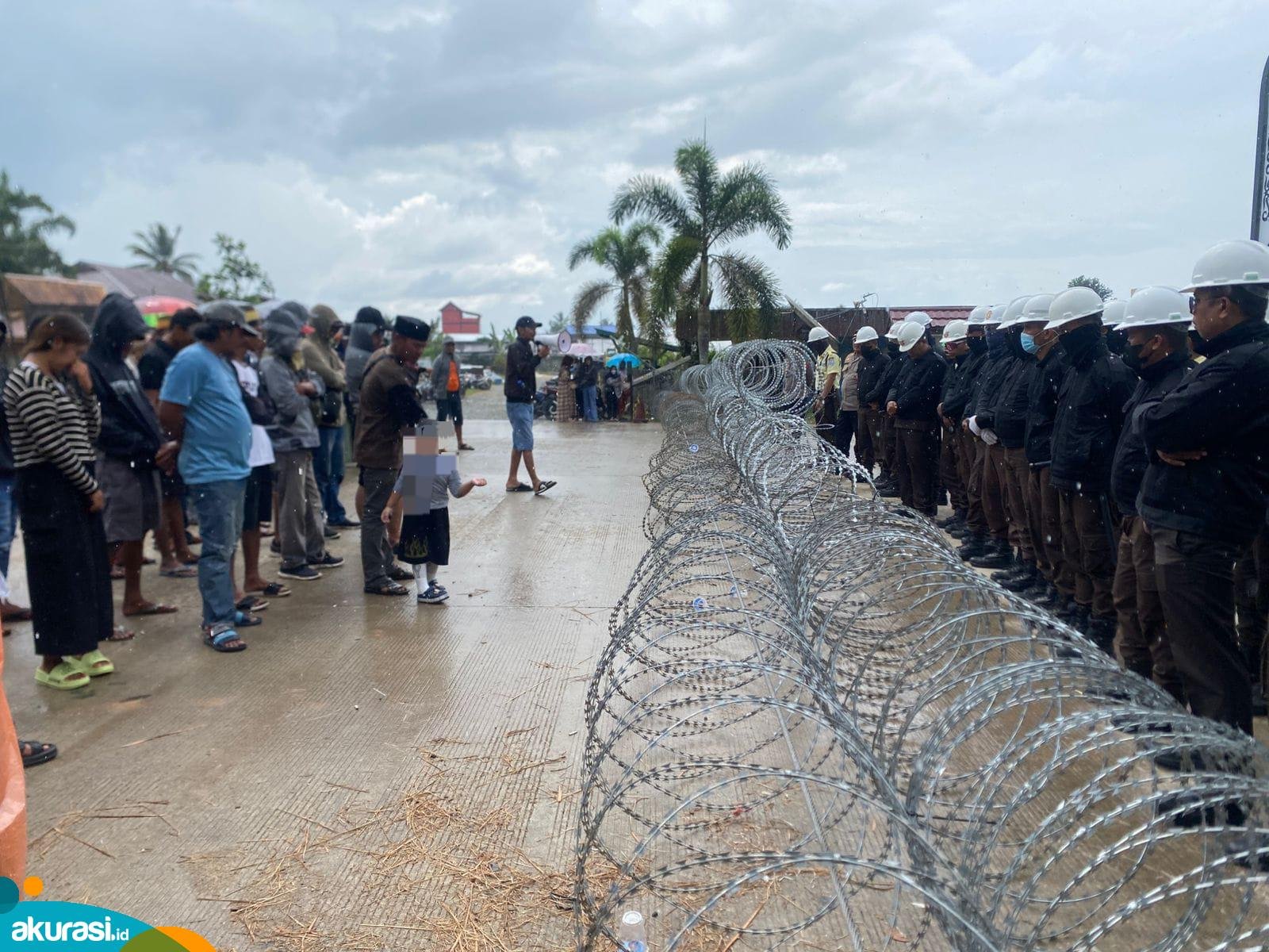 Nelayan Kerang Dara Muara Badak