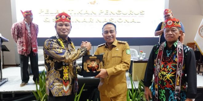 Rudy Mas’ud Suku Dayak