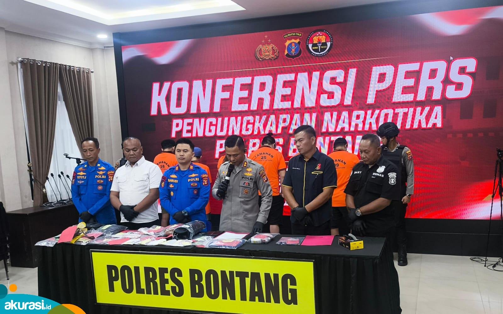 Pasutri Ini Pilih Jadi Pemasok Sabu