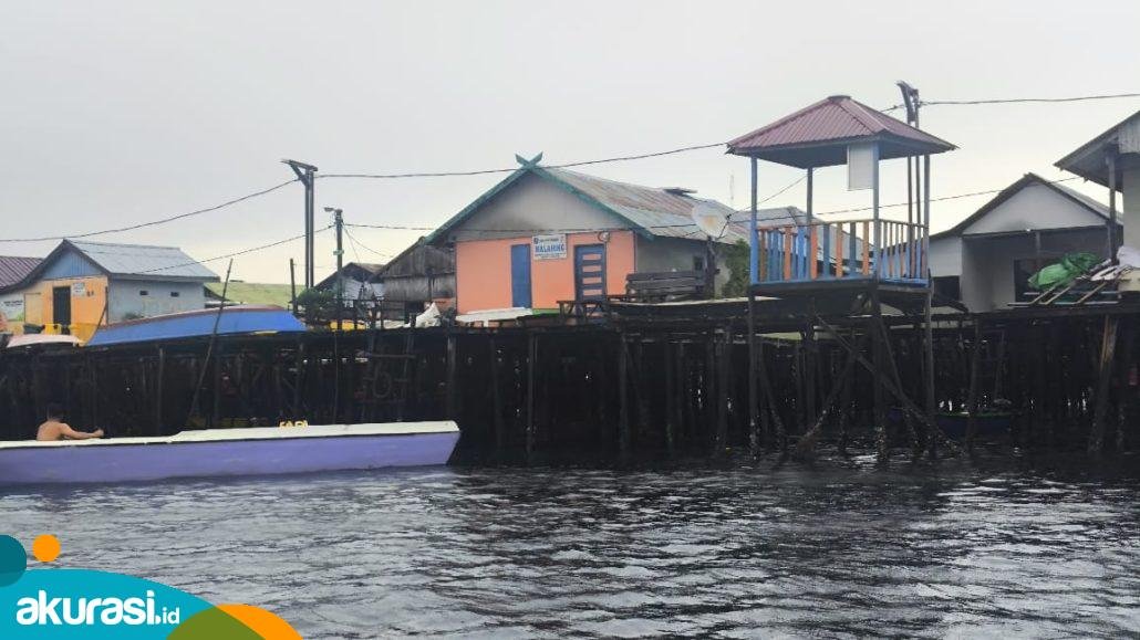 Warga Kampung Malahing