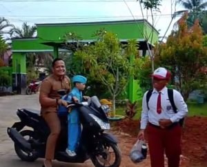 Gerakan Antar Anak di Hari Pertama Sekolah