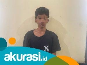 Warga Bawa Sajam ke Kantor Polisi