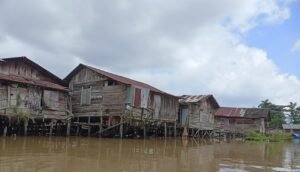 Bangunan Kumuh Bantaran Sungai