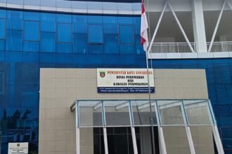 Bongkar Bantaran Sungai Karang Mumus