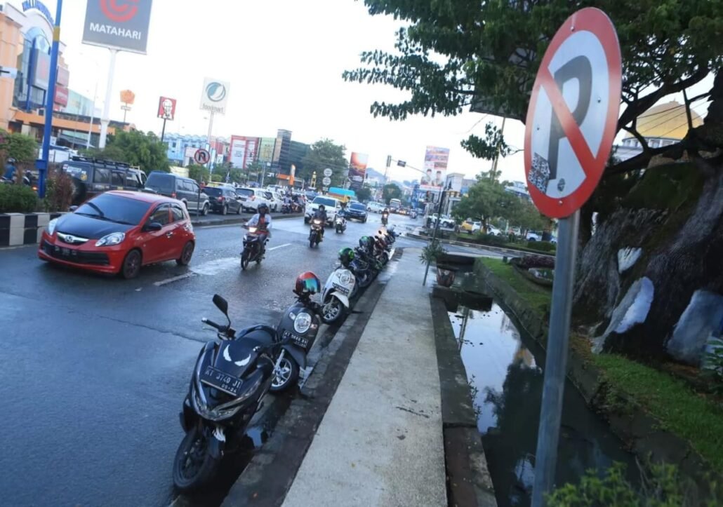 Parkir Liar Biang Kemacetan
