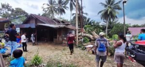 Dua Rumah di Waru Roboh