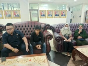 Pemukulan oleh Anggota Dewan
