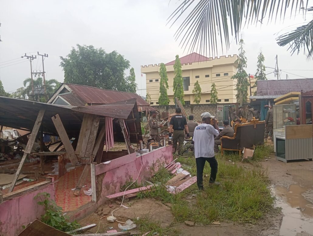 Penggusuran Bangunan di Kampung Baqa