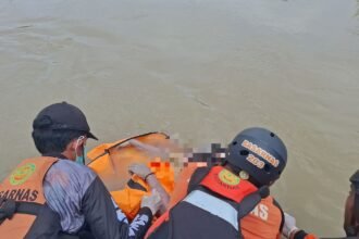 Remaja Tenggelam di Sungai Karang Mumus