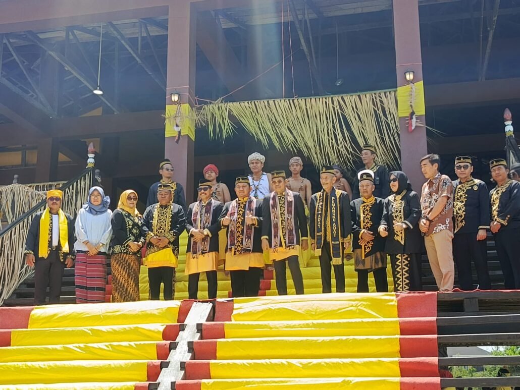 Rumah Adat Kuta Rakan Tatau
