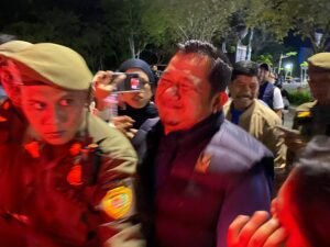 Bupati PPU Bungkam Soal Pindah Partai, Satpol PP Justru Hadang Liputan Pers