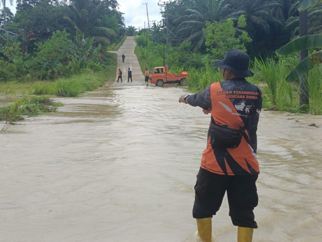 Banjir Genangi Karang Jinawi