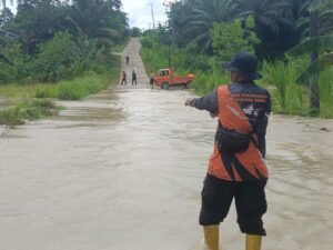 Banjir Genangi Karang Jinawi