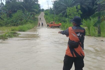 Banjir Genangi Karang Jinawi