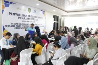 Orang Tua Siswa PPU Terima Kartu Penajam Cerdas