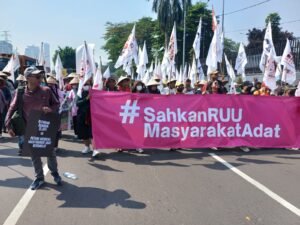 Masyarakat Adat Terjepit