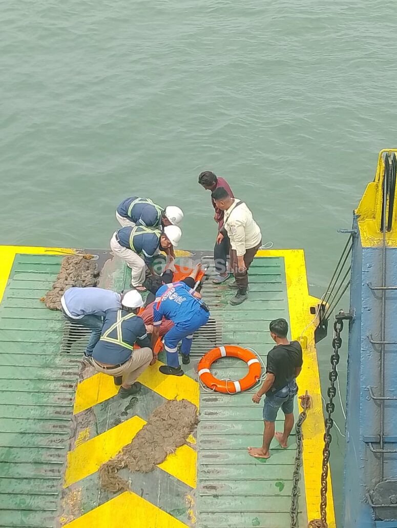 Penumpang Ferry di Penajam Nekat Terjun ke Laut