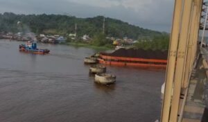 Jembatan Mahulu Ditabrak Lagi