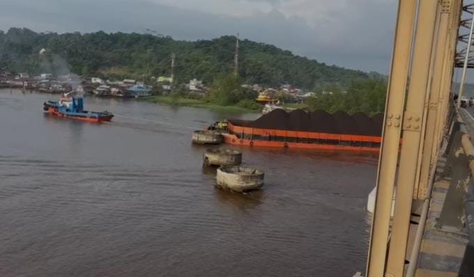 Jembatan Mahulu Ditabrak Lagi