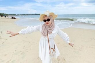 Tips Pakaian Stylish dan Nyaman Saat di Pantai