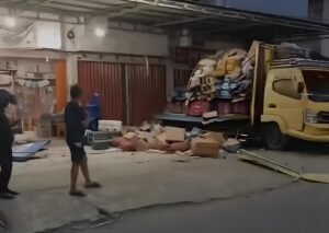 Truk Muatan Tabung Gas Meledak