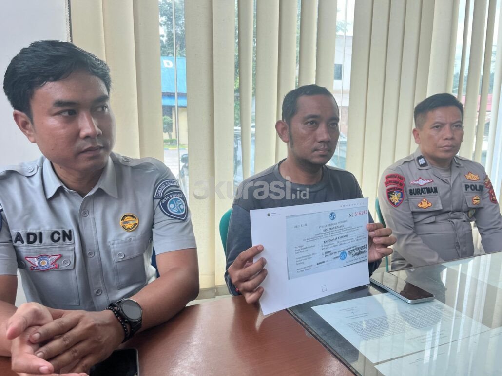 Penumpang KM Dahlia F3