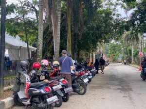 Parkir Liar di GOR Segiri