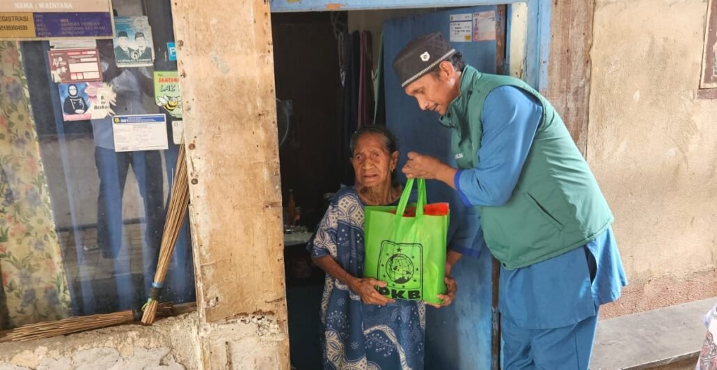 Penyaluran sembako oleh DPC PKB Bontang
