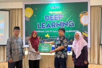 Penyerahan bantuan dana Program TJSL KDM PAUD inspiratif (Siti Rosidah MoreAkurasi.id)