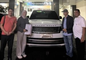 Mobil Dinas Gubernur Kaltim