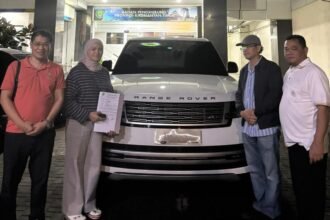 Mobil Dinas Gubernur Kaltim