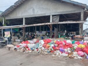 Sampah di Pasar Petung