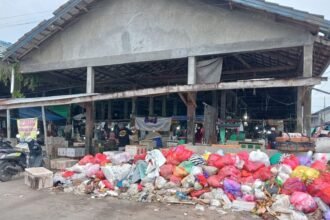 Sampah di Pasar Petung