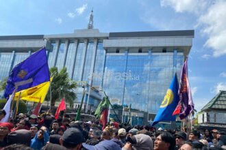 Desak Gubernur Kaltim Mundur