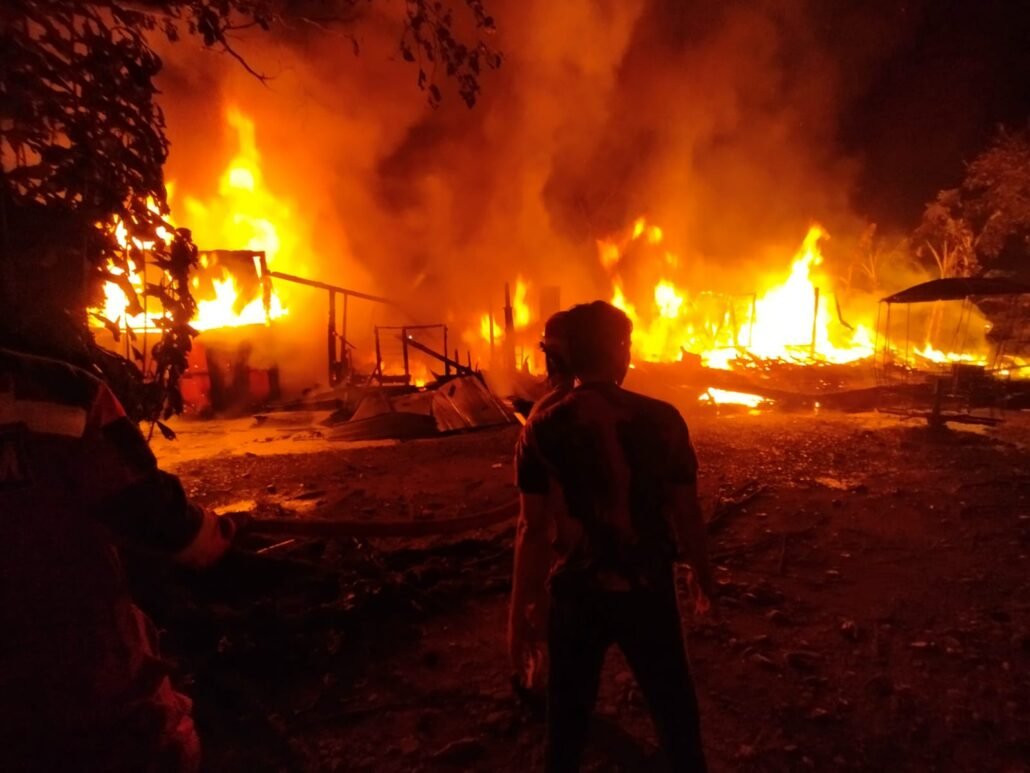 Kebakaran di Petung Hanguskan Tiga Bangunan