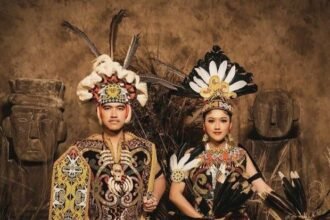 Ta’a dan Sapei Sapaq Pakaian Adat Kalimantan Timur