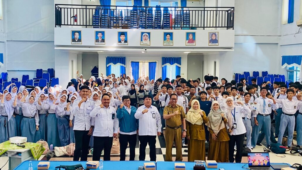 KDM Mengajar Goes to School