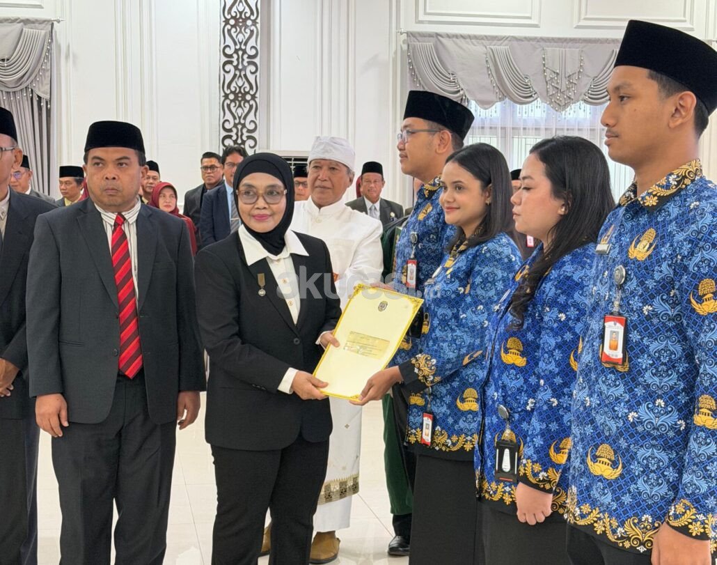 Lantik 121 ASN dan Pejabat Fungsional Bontang