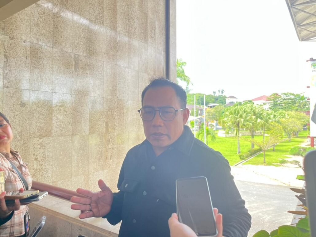 Nasib Guru Tak Hanya Soal Status, Gaji yang Tersendat Juga Disorot
